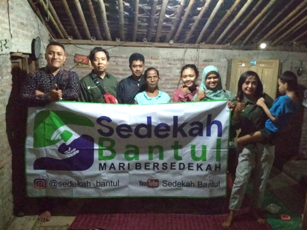 Komunitas Sedakah Bantul Menyambangi Warga Kurang Mampu
