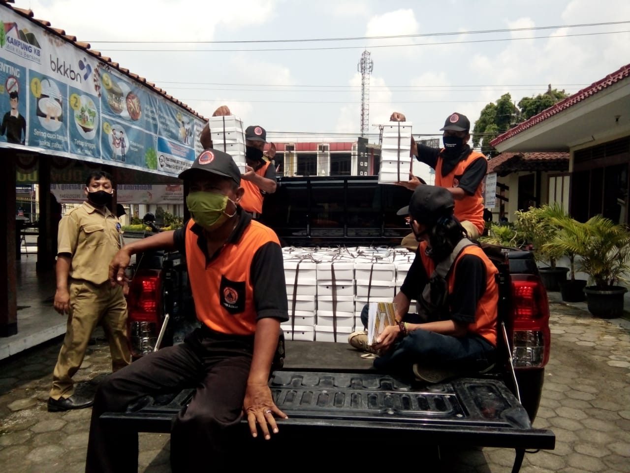 Pemdes Concat Sleman Salurkan 1000 Paket Sembako 