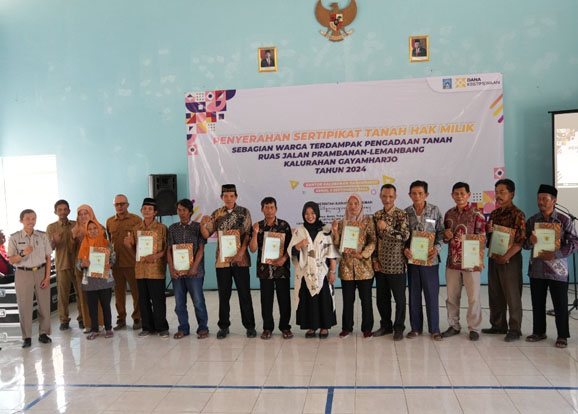 87 Sertifikat Tanah Di Terima Warga Terdampak Pengadaan Jalan Prambanan-Lemahbang