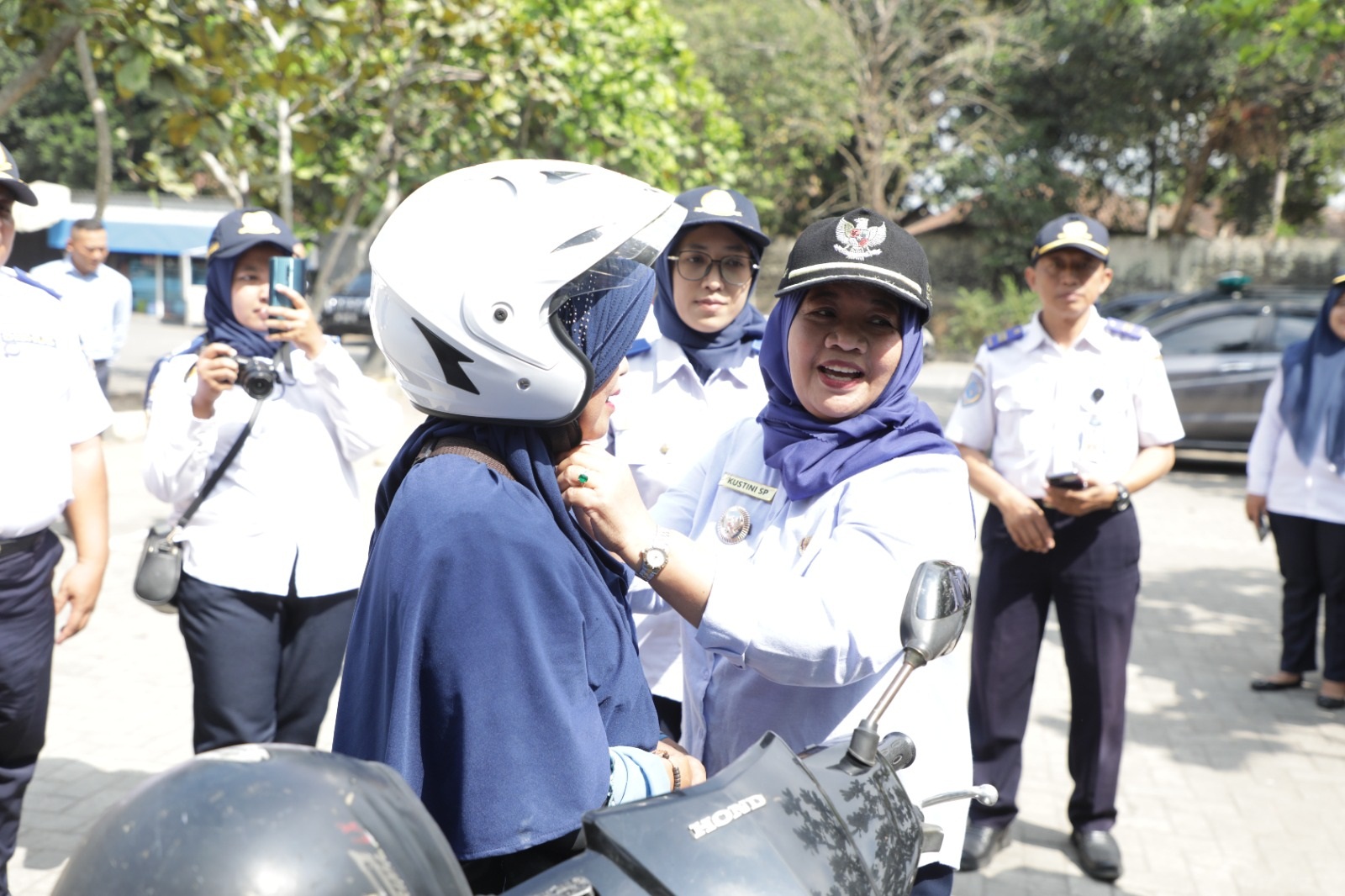 PERINGATI HARHUBNAS 2023 SLEMAN BAGIKAN 52 HELM 