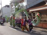 Naga panjang besar meliuk liuk…