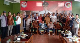 Gayung Bersambut Warga Idolakan…