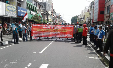 Ratusan Sopir Taksi Manual Mogok Kerja Tuntut Taksi Online Tak Beroperasi Di Jogja