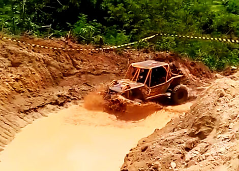 Off  Roader  Menantang ‘Rebutkan Piala Bupati Sukoharjo Nyawiji Clasic 2017. 