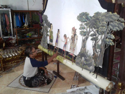 Wayang Kreasi Milenial Buatan Dalang Gemblong Di Tunjukan 
