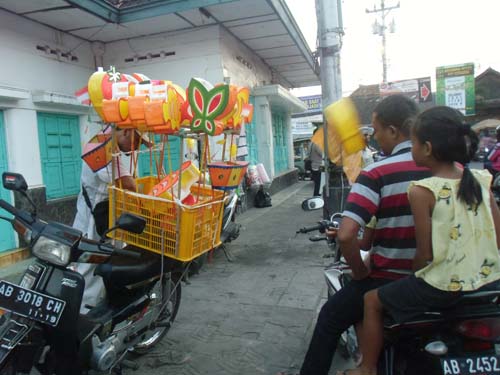 Lampion perlengkapan lomba takbir keliliing laris jelang lebaran