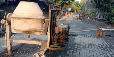 Warga  RT 01 –  02  Plakaran Baturetno Bantul  Gembira ‘Padat Karya  Mengubah Wajah Kampung Bersih dan Tertata