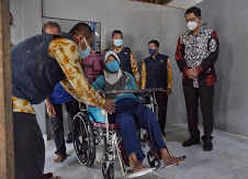 Wabup Sleman, Danang Maharsa Serahkan Bantuan Kursi Roda.Wujud Program JPS