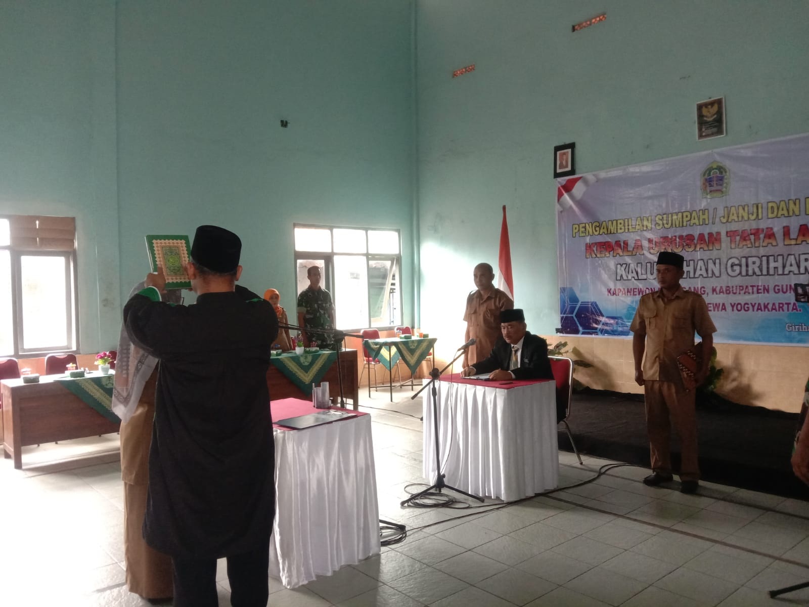 Lurah Giriharjo Panggang Lantik Kaur Tatalaksana