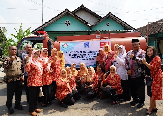 Bersama Parmilah Harda Kiswaya Dharma Wanita Persatuan Sleman Salurkan Bantuan Air Bersih 