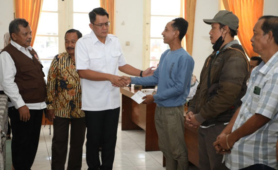 Warga Terdampak Bencana Alam Terima Bantuan dari Pemkab Sleman