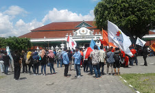 Tenaga Buruh DIY  Tuntut Kenaikan Upah Outsourcing di Hapus 'inilah 5 Tuntutannya