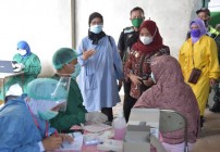1200 Pedagang Pasar Di Vaksinasi…