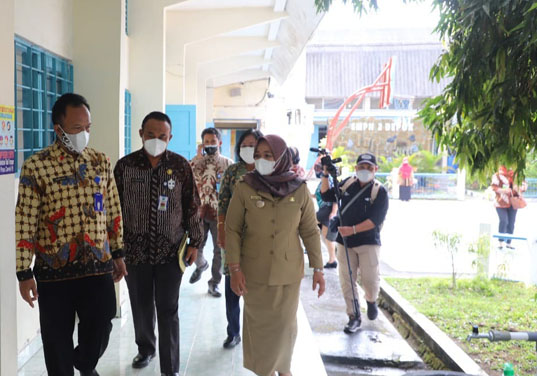 Bupati dan Wakil Bupati Sleman Kompak Tinjau Pelaksanaan ANBK Tingkat Sekolah SMP 