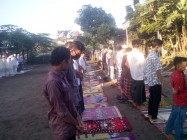 Warga Muslim Jogoragan Khusuk Ikuti…