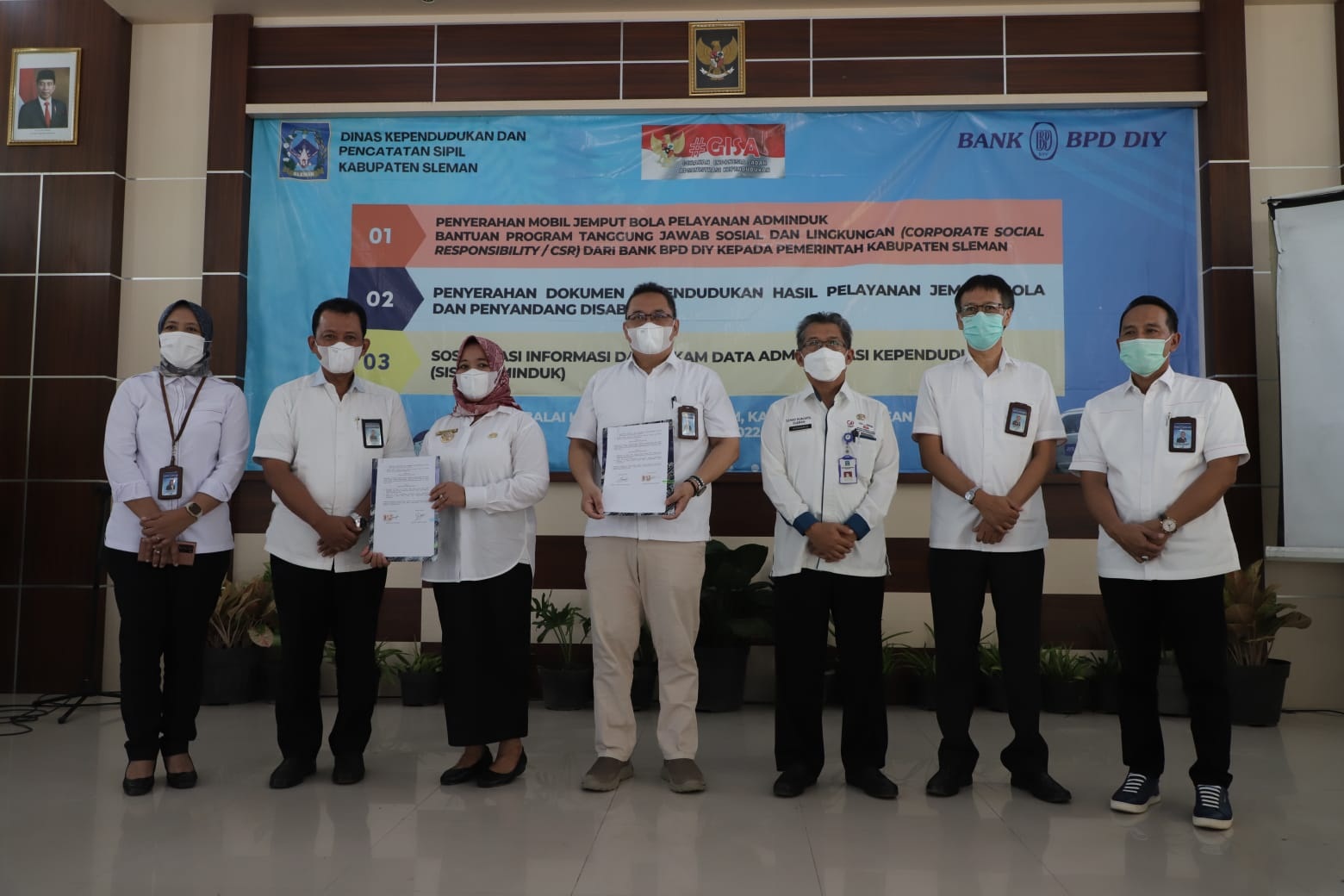 PEMKAB  SLEMAN TERIMA MOBIL JEMPUT BOLA PELAYANAN ADMINDUK 