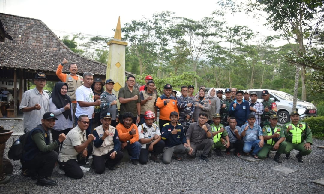 WABUP SLEMAN ‘ERUPSI MERAPI, MASYARAKAT MASIH BERAKTIVITAS BIASA PADA JARAK AMAN