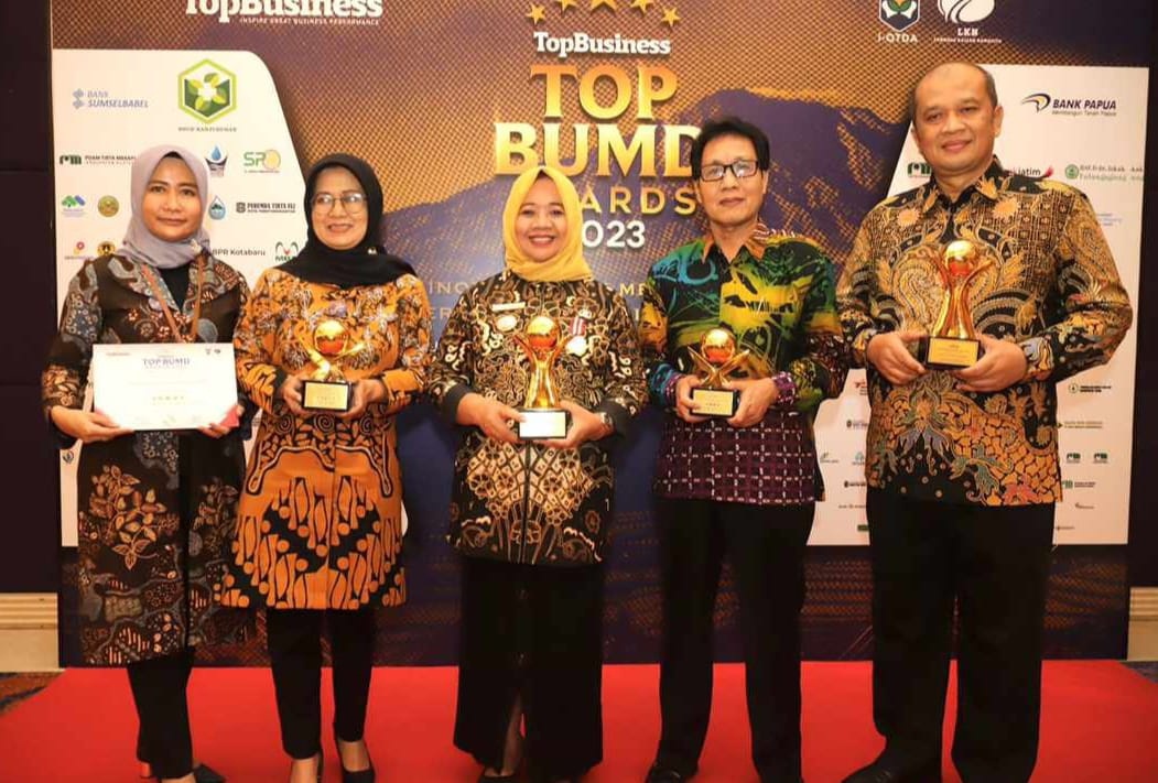 PEMKAB SLEMAN RAIH 5 PENGHARGAAN DALAM ACARA PUNCAK PENGHARGAAN TOP BUMD AWARDS 2023 