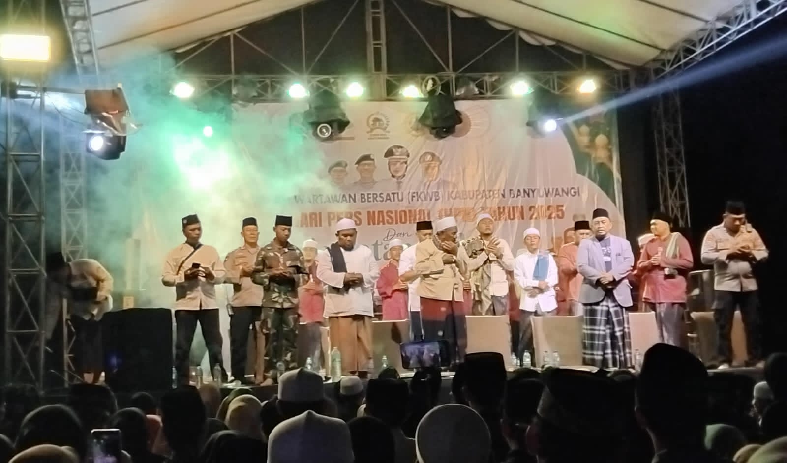 FKWB INI RAYAKAN  HARI PERS 79 GELAR SOLAWAT RIBUAN WARGA PADATI  LAPANGAN  