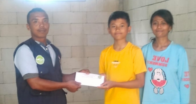 SAMBUT KEMERDEKAAN RI KE- 78 YAYASAN IKY SERAHKAN DONASI UNTUK ANAK YATIM