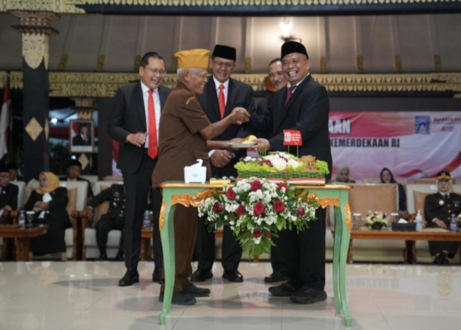 Bupati Sleman  Hadiri Resepsi Kenegaraan HUT RI 80  Dorong dan Perkuat Ketahanan  Ekonomi 