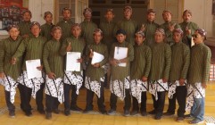 19 Orang Berpakaian Jawa Deklarasi…