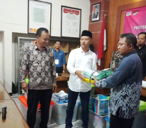 Bacabup dan Bacawabup Gunungkidul Independen 2020 Serahkan Dokumen KTP ke KPUD 