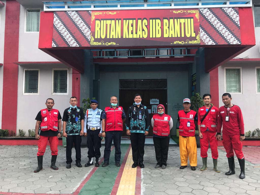 Preventif Corona Rutan Kelas II B Bantul Adakan Penyemprotan 