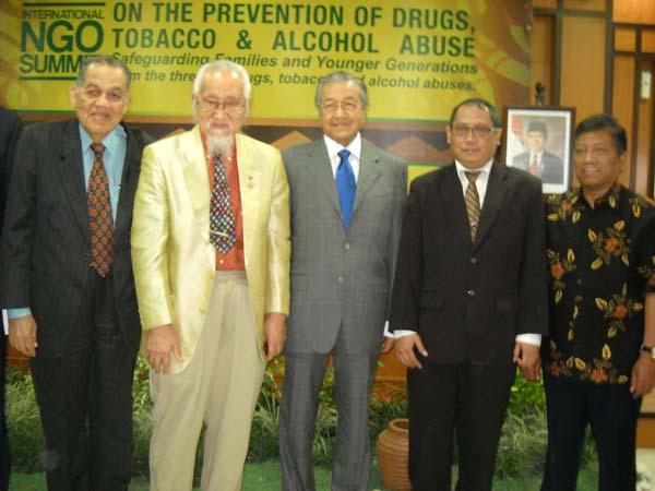 Tahun 2011, rokok hampir membunuh 6 juta orang "2020  perokok bertambah menjadi 7,5 juta,