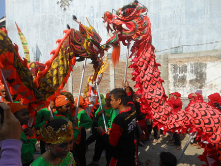 Keindahan Malam Bulan Purnama Di Klenteng Fuk Ling Miau