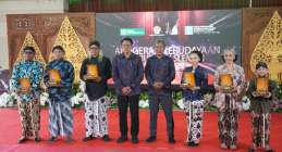 Pemkab Sleman Berikan Enam Anugerah…