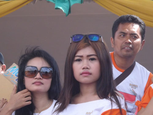 Goyang ratu tawon menghibur peserta kampanye pilbup 2015