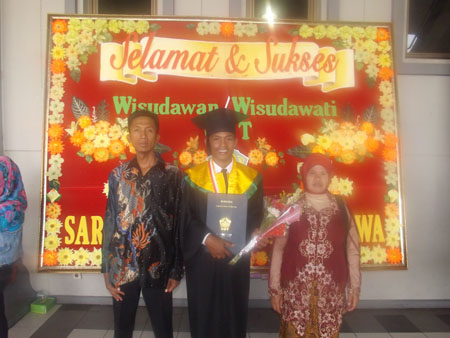 Sarjiman Anak Desa Asal Hargotirto Samigaluh Kulonprogo Jadi Sarjana Pertanian 