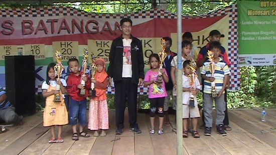 Lintang Raih Juara 1 Melukis HUT I Jurug Taman Sari