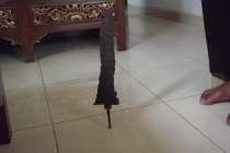 "Keris Menyala Biru Jatuh…