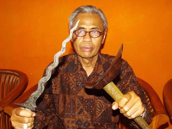 Keris luk 13 Simbol Kejayaan Punggowo Kraton 
