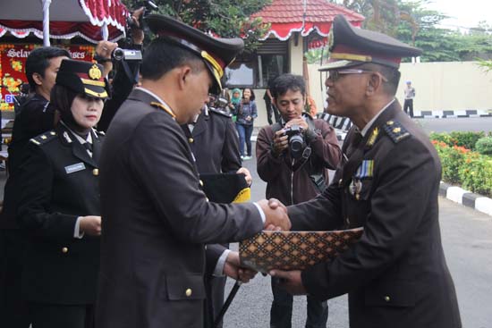HUT  BAHAYANGKARA KE 69  2015 DI MAPOLDA  DIY BANYAK PENERIMA PENGHARGAAN 