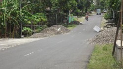 Kontraktor Proyek Naruh Material…