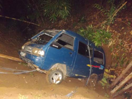 Mau tebang kayu cerri masuk jurang 7 penumpang selamat