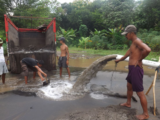Sedot pasir di kali progo demi  mencari sesuap nasi