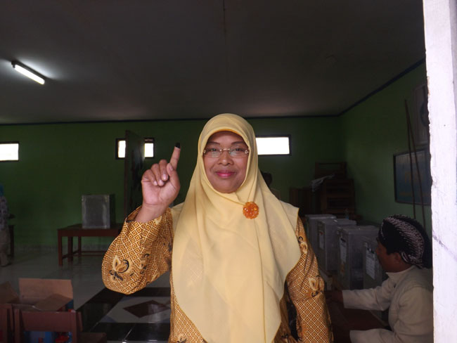 Purwatiningsih SH Bebas Dari Bank Plecit "Di Pileg "Menguningkan Desa Ngoro-oro "  