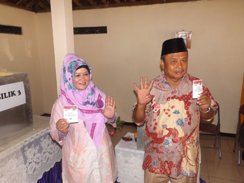 Cabup Gunungkidul H.Subardi TS coblosan bersama Istri