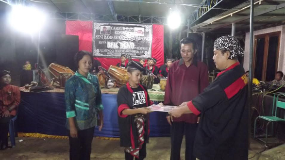 DINAR KIDUNG PANGESTU DAPAT SERTIFIKAT DARI “UPIL DEWO”