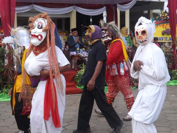 Hiii.Pocong Muncul Selepas Mangrib "Gemparkan Warga Sumberejo Nglipar 