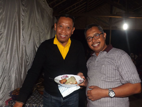 Tukul Arwana Gemar Makan Sompil "Pak Camat Patuk  "Memang  Sompil  Telah Tampil 