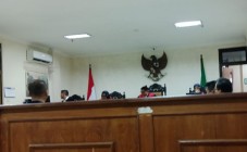 Riana Sari Istri Terdakwa Pamungkas…