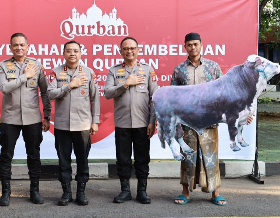 Idul Adha 1446 H Polda DIY Salurkan 41 Ekor Hewan Kurban untuk Masyarakat