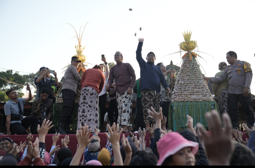 Upacara Adat Saparan Ki Ageng Wonolelo ke-59, 1,5 Ton Kue Apem Disebar Ke Warga