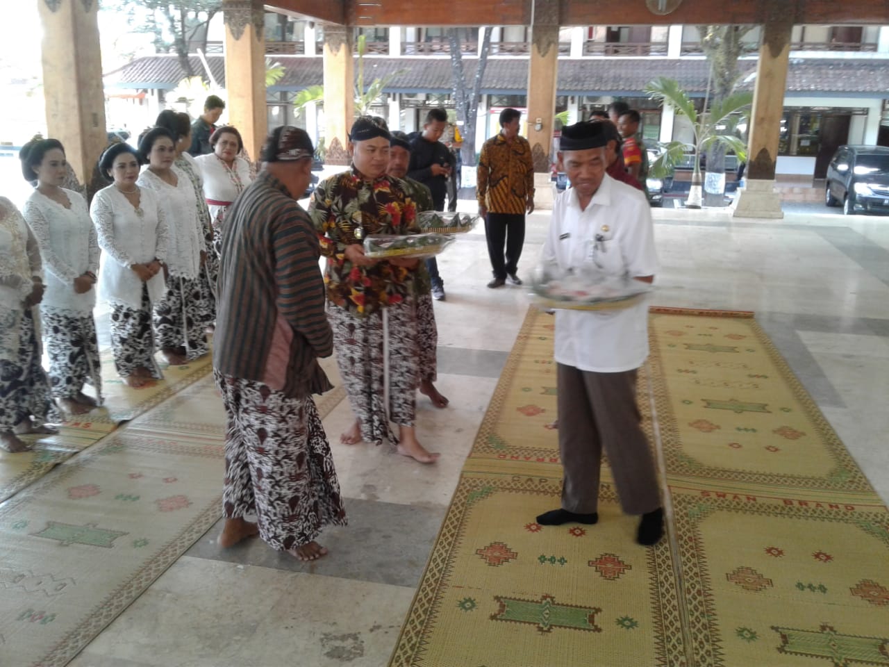 RELAWAN  APEM BERTANDANG KE BANTUL APRESIASI SIKAP NETRAL BUPATI 