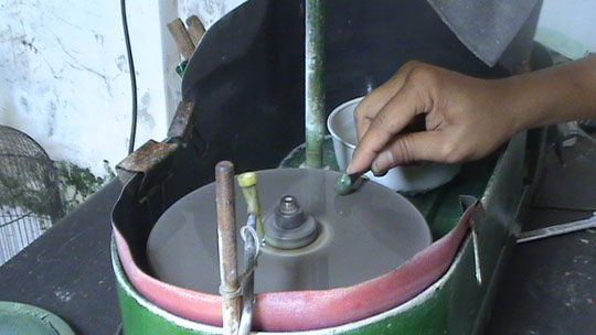 Buming batu akik tukang selep kewalahan